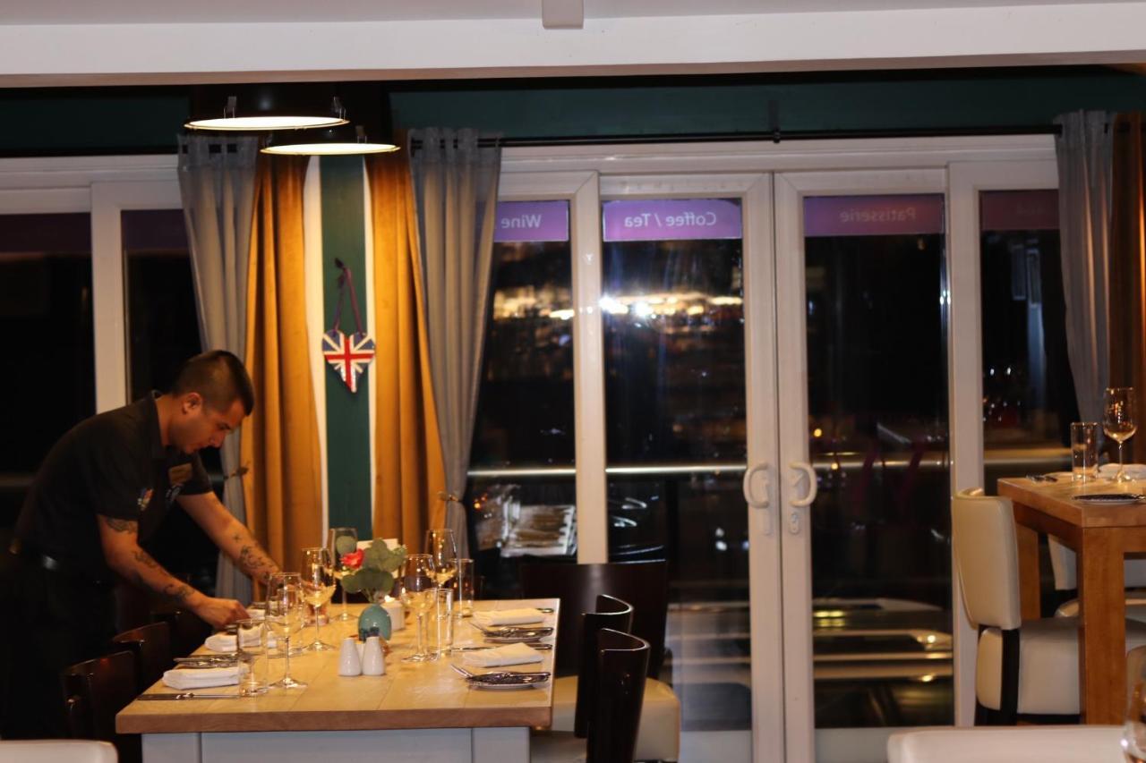 The Waterfront Boutique Hotel Stanley Eksteriør bilde